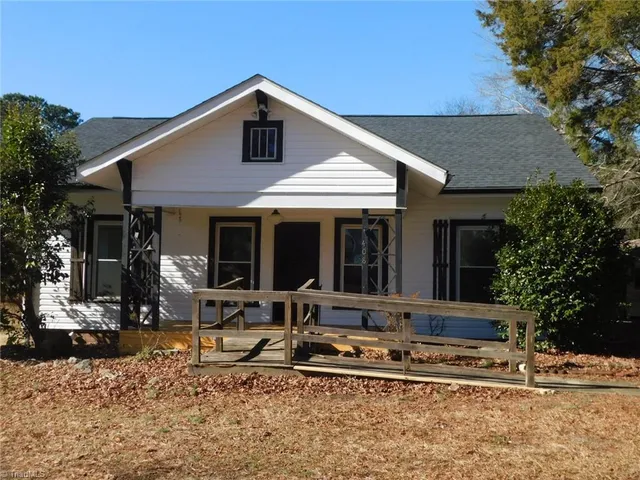 $160,000 | 408 South Wadesboro Boulevard, Mount Gilead, NC 27306