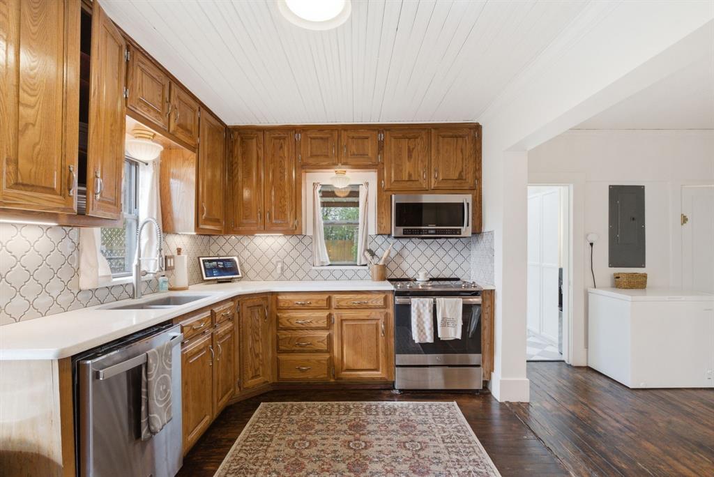 909 3rd Street Graham, TX 76450 - Photo 12 of 33