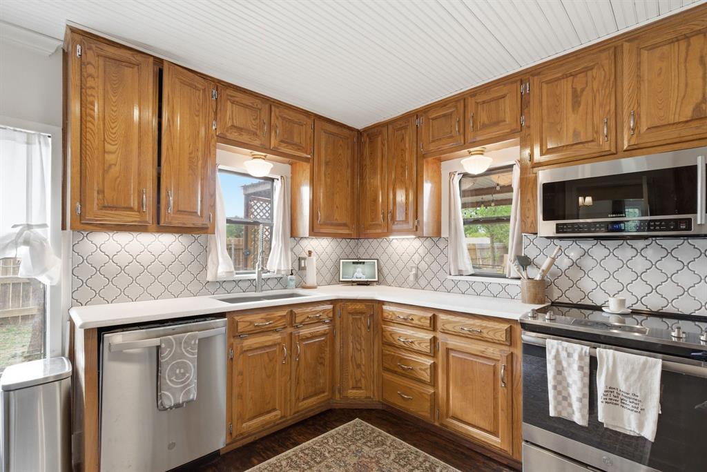 909 3rd Street Graham, TX 76450 - Photo 13 of 33