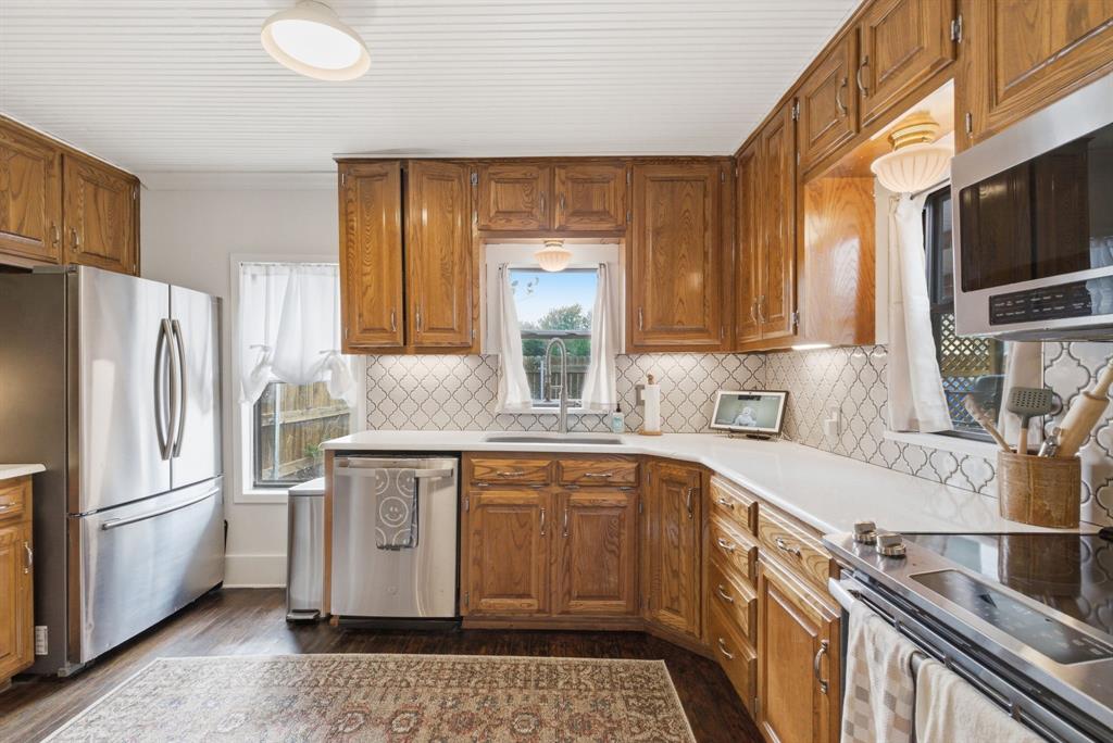 909 3rd Street Graham, TX 76450 - Photo 14 of 33