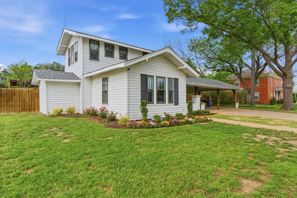 909 3rd Street Graham, TX 76450 - Photo 3 of 33