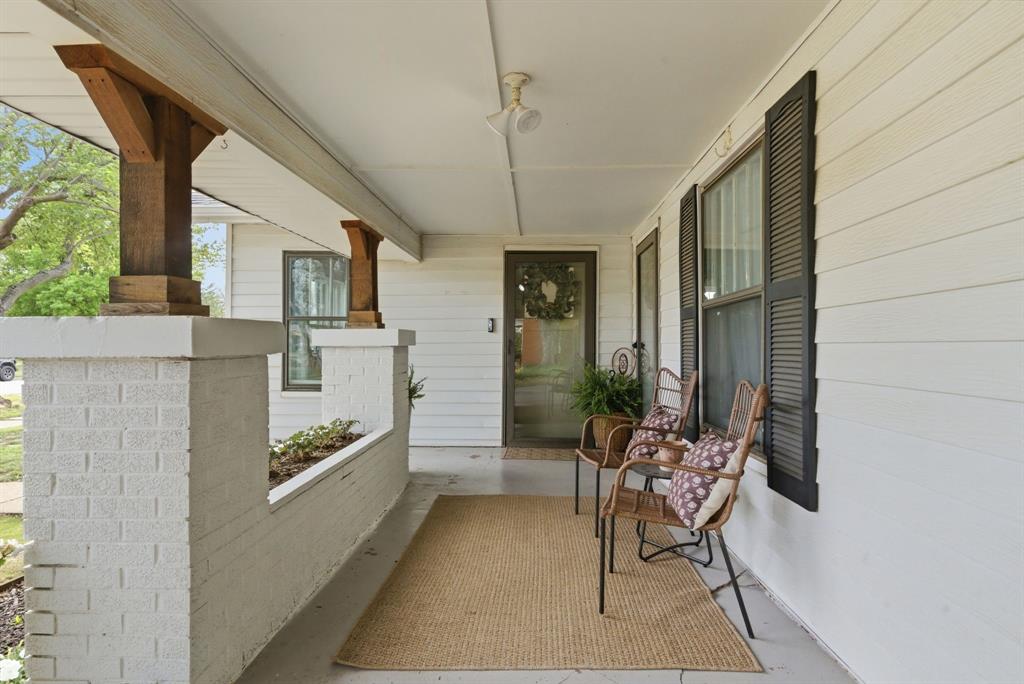 909 3rd Street Graham, TX 76450 - Photo 4 of 33