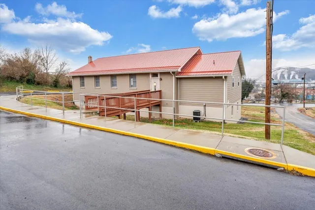 $175,000 | 418 North Beverly Avenue, Covington, VA 24426