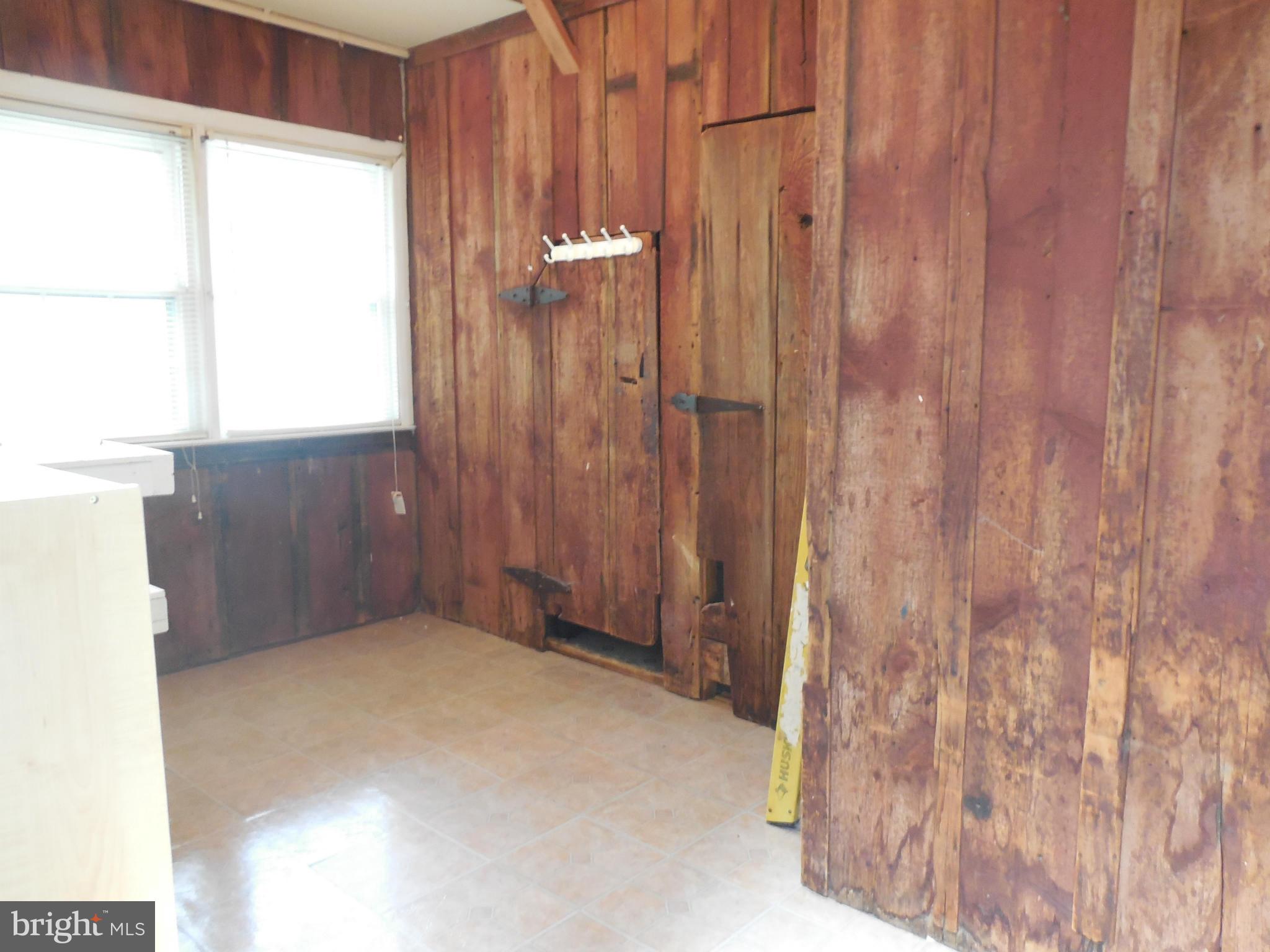 418 Highmeadow Road Reisterstown, MD 21136 - Photo 24 of 30 Barn Siding