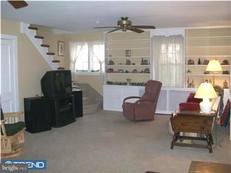 205 Summit Road Springfield, PA 19064 - Photo 3 of 12 Living Room