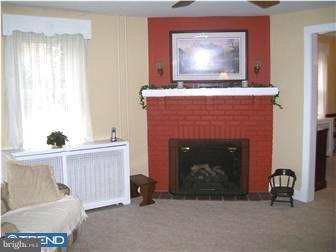 205 Summit Road Springfield, PA 19064 - Photo 4 of 12 Living Room