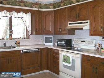 205 Summit Road Springfield, PA 19064 - Photo 6 of 12 Kitchen