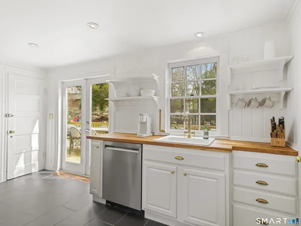 $1,050,000 | 26 Taylor Place, Fairfield, CT 06890