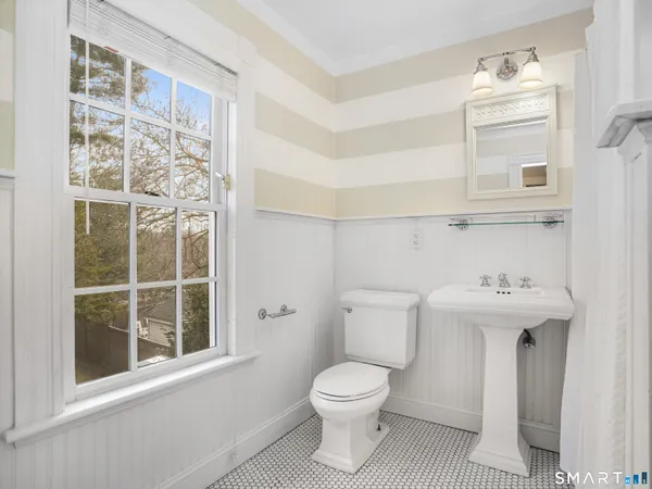$1,050,000 | 26 Taylor Place, Fairfield, CT 06890