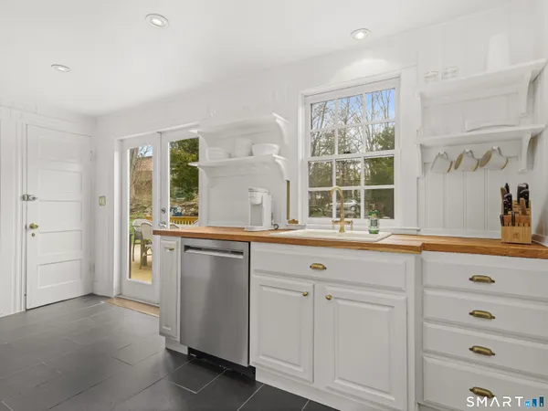 $1,050,000 | 26 Taylor Place, Fairfield, CT 06890