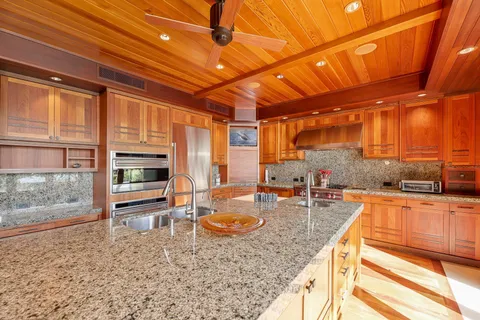 $26,500,000 | 7505 Makena Road, Kihei, HI 96753