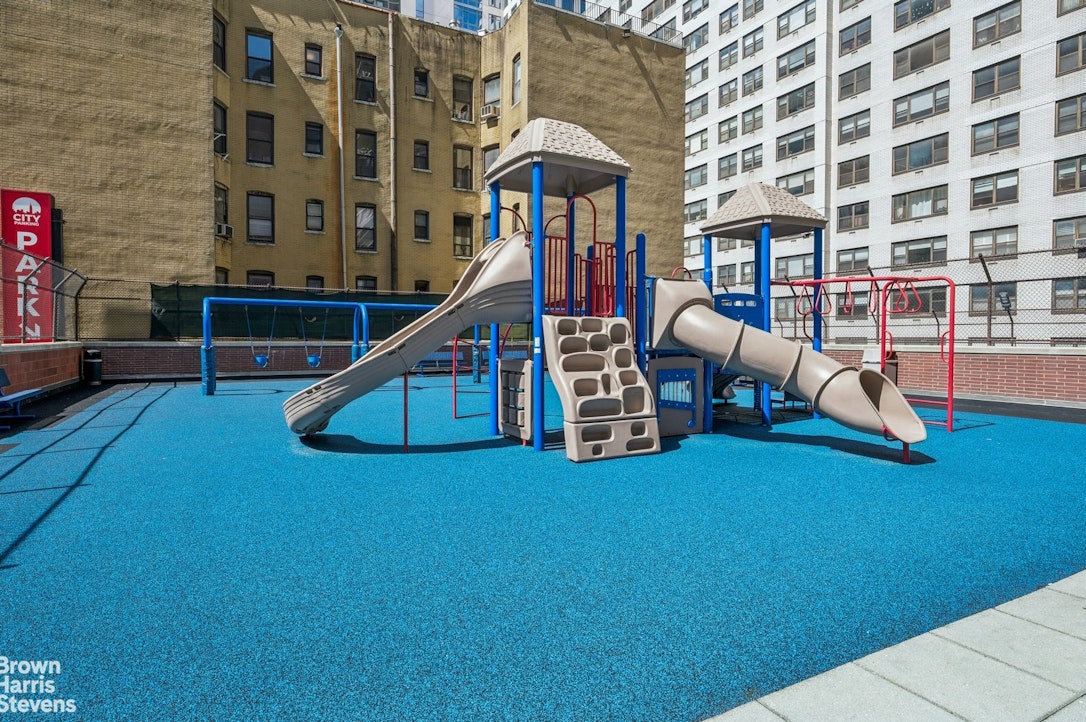 422 East 72nd Street, Unit 28D Manhattan, NY 10021 - Photo 10 of 13