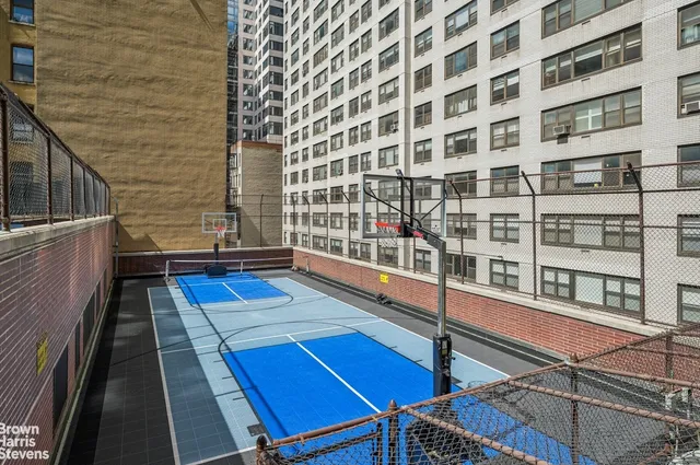 $2,450,000 | 422 East 72nd Street, Unit 28D | Lenox Hill