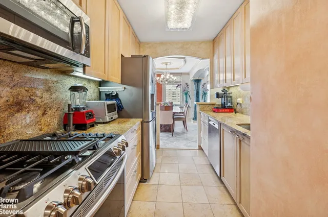 $2,450,000 | 422 East 72nd Street, Unit 28D | Lenox Hill