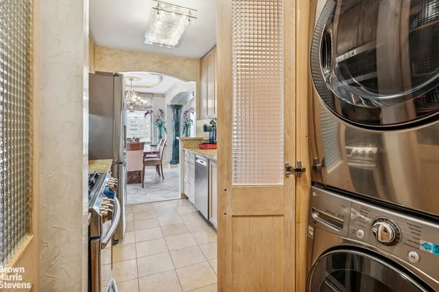 $2,450,000 | 422 East 72nd Street, Unit 28D | Lenox Hill