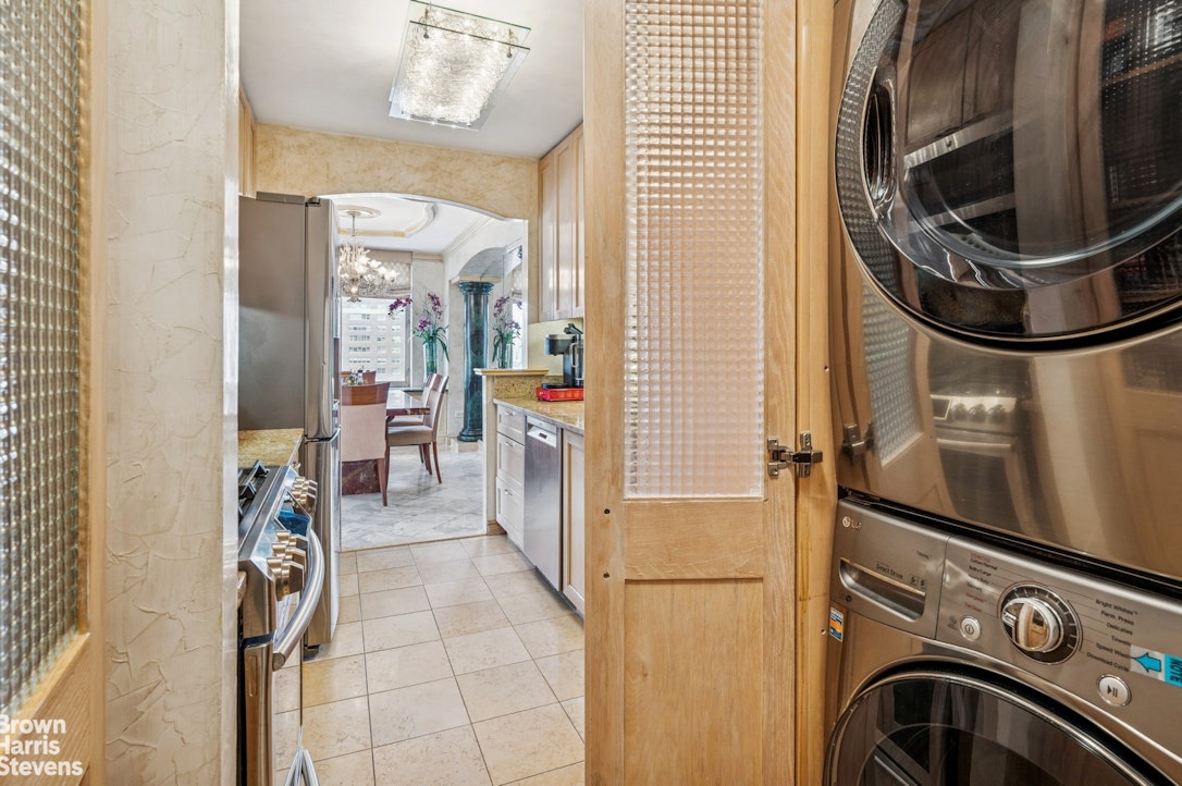 422 East 72nd Street, Unit 28D Manhattan, NY 10021 - Photo 3 of 13