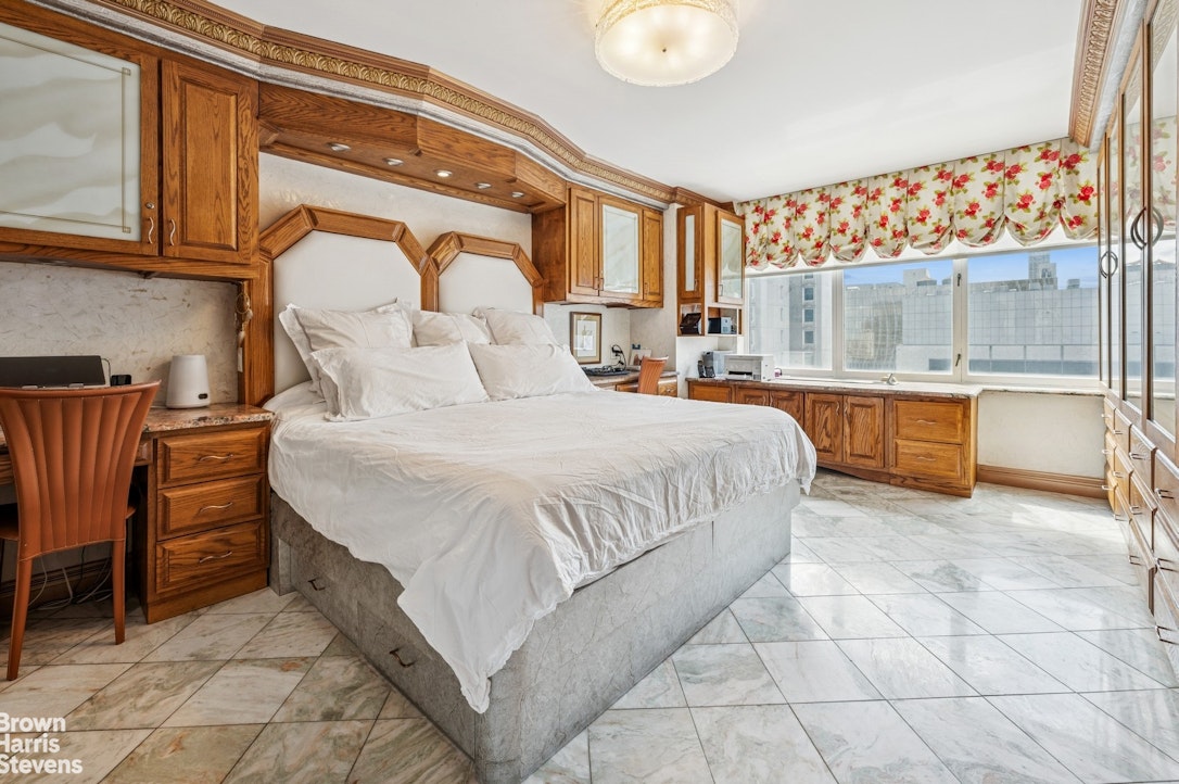 422 East 72nd Street, Unit 28D Manhattan, NY 10021 - Photo 4 of 13