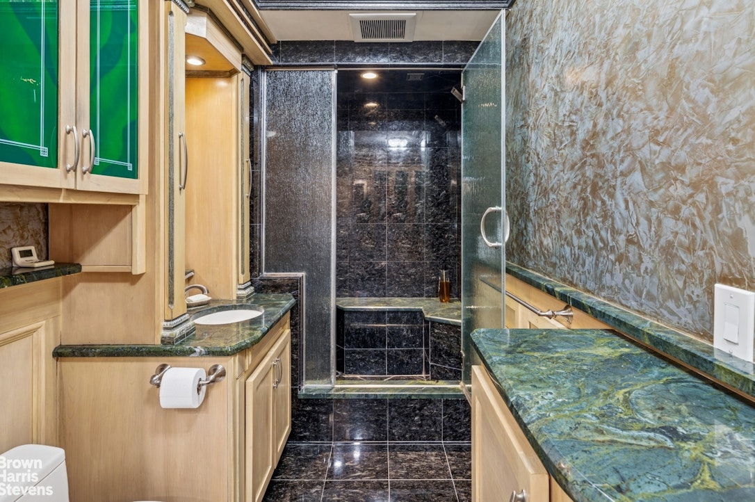 422 East 72nd Street, Unit 28D Manhattan, NY 10021 - Photo 5 of 13