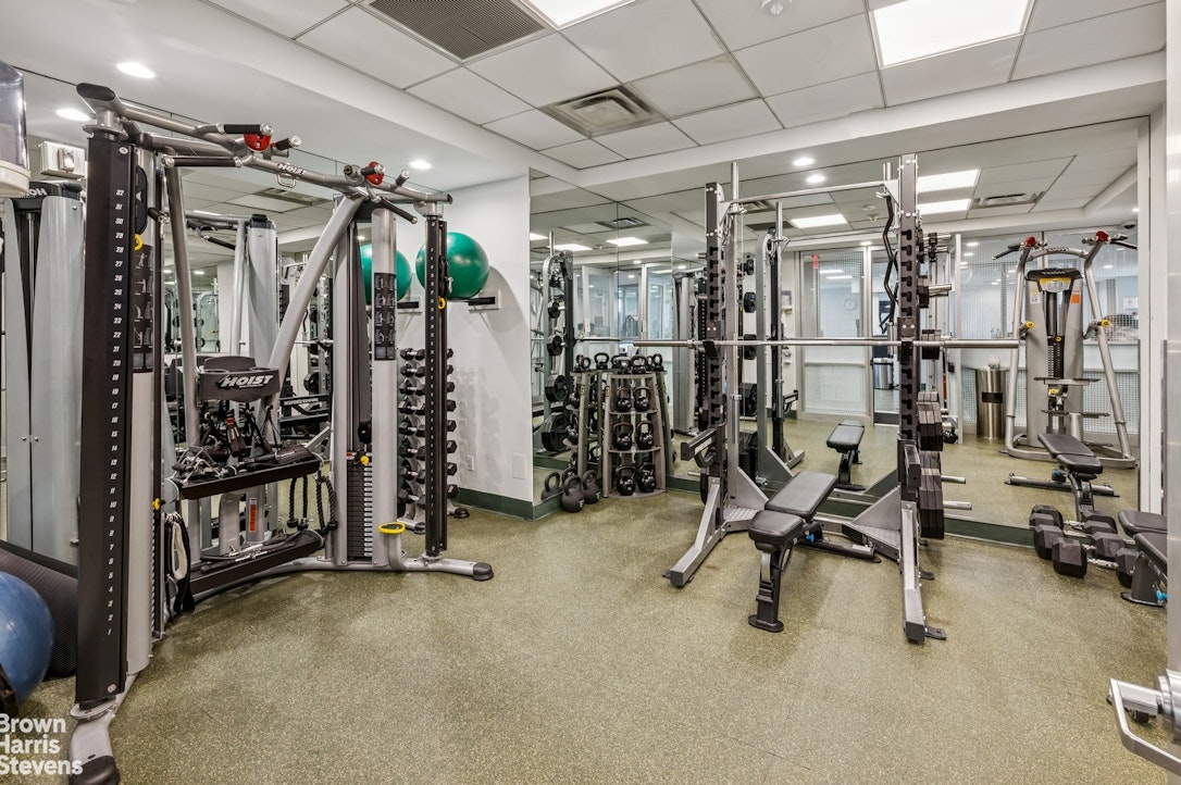 422 East 72nd Street, Unit 28D Manhattan, NY 10021 - Photo 8 of 13