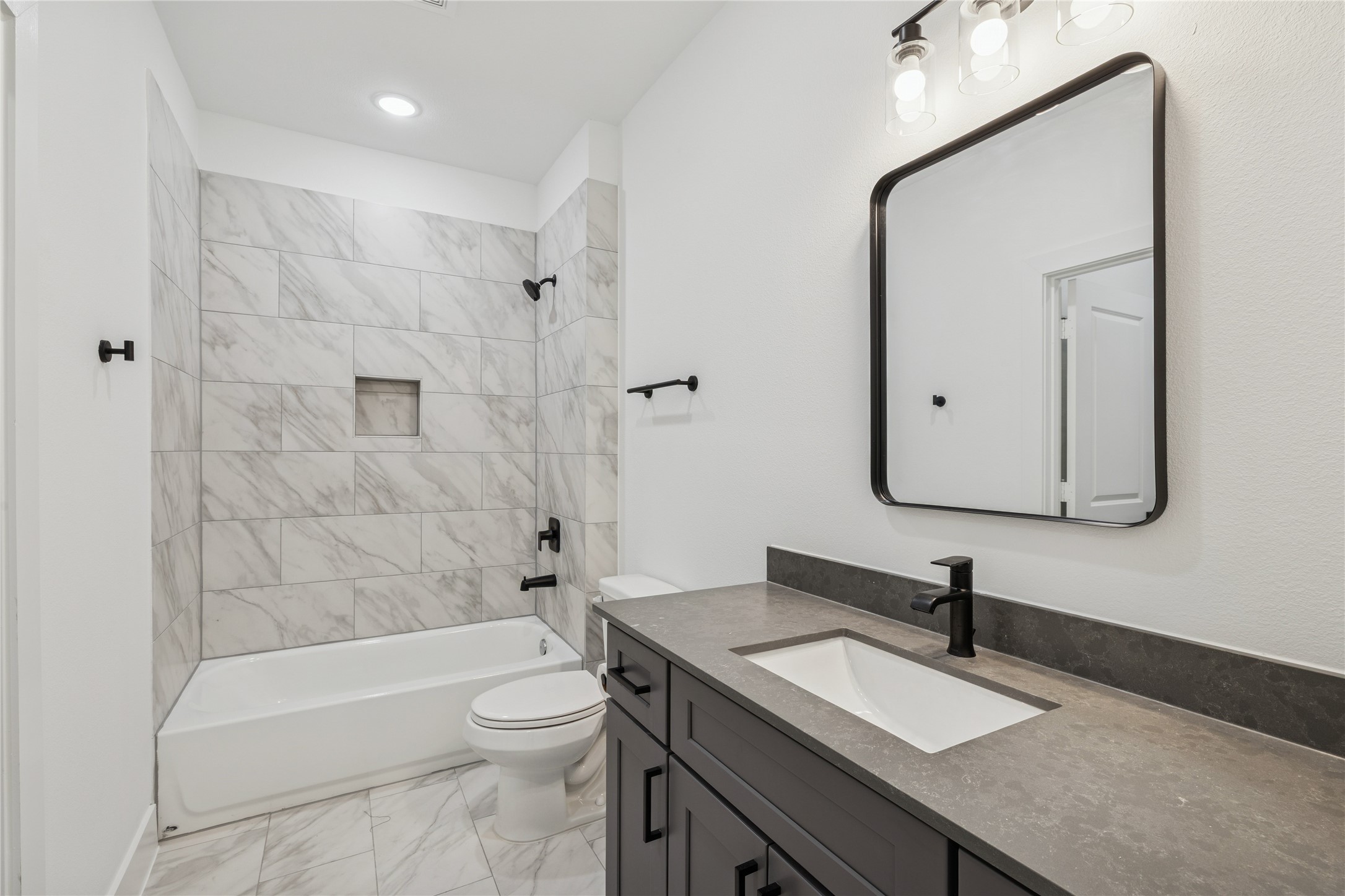 113 Milby Street, Unit B Houston, TX 77003 - Photo 20 of 20 2nd bath