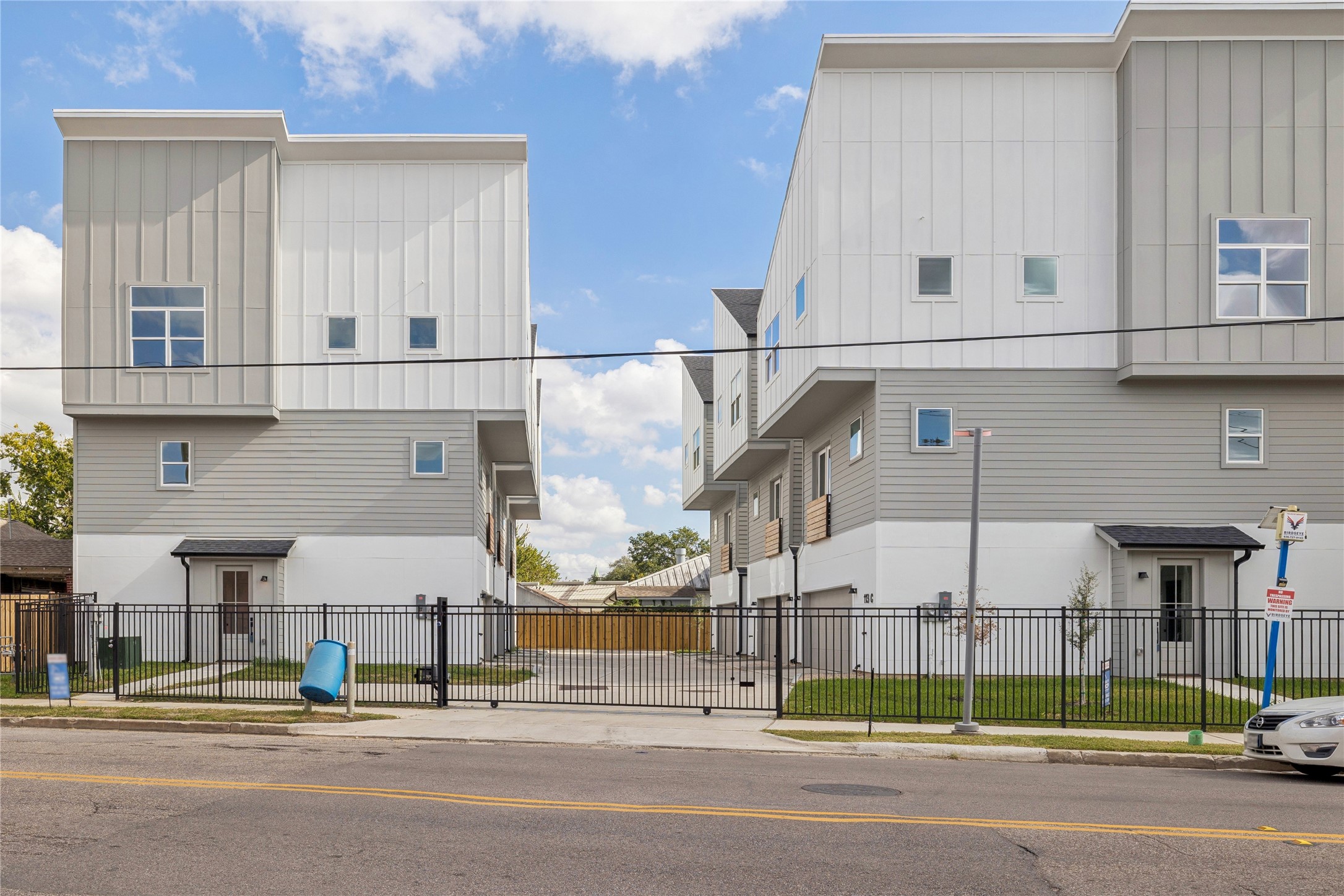 113 Milby Street, Unit B Houston, TX 77003 - Photo 2 of 20 Gated Community