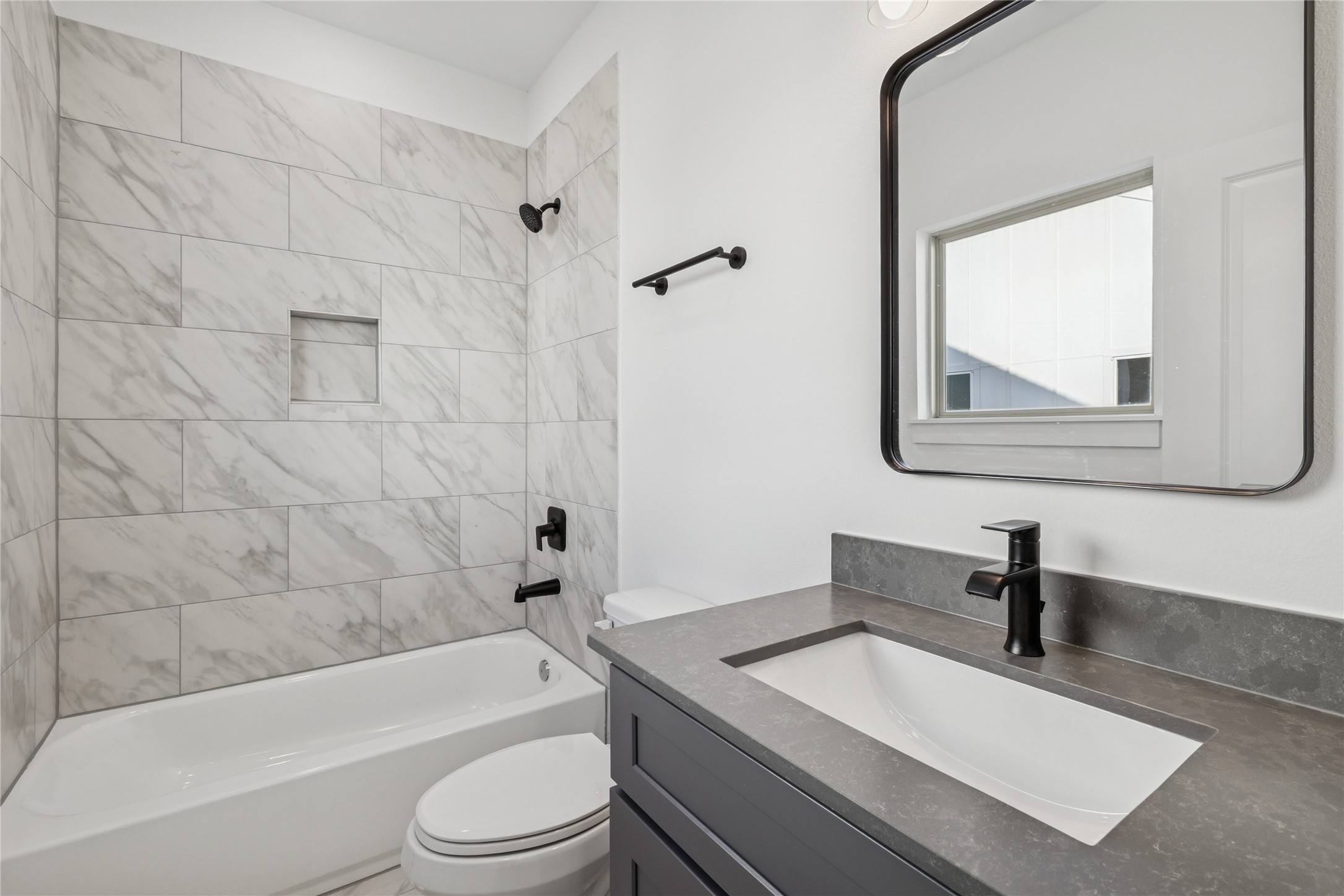 113 Milby Street, Unit B Houston, TX 77003 - Photo 5 of 20 1st bath 1st floor