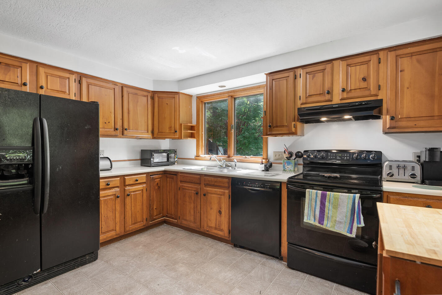 348 Mountain Road York, ME 03902 - Photo 3 of 38 348 Mountain Rd, York