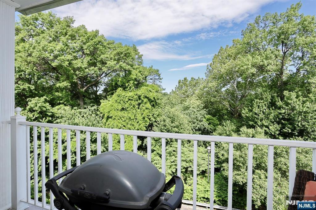 175 Rochelle Avenue, Unit 321 Rochelle Park, NJ 07662 - Photo 17 of 50