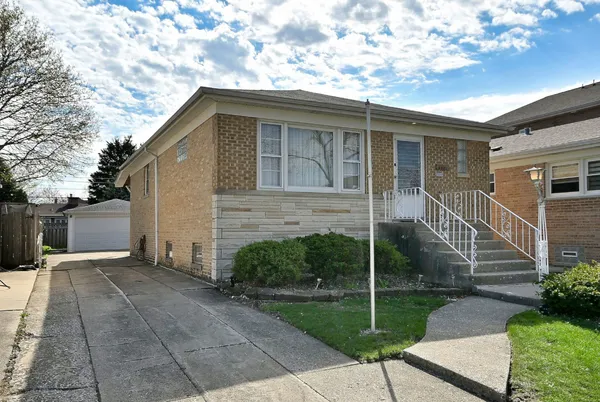 $359,900 | 4831 North Oak Park Avenue, Chicago, IL 60656