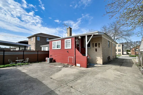 $359,900 | 4831 North Oak Park Avenue, Chicago, IL 60656