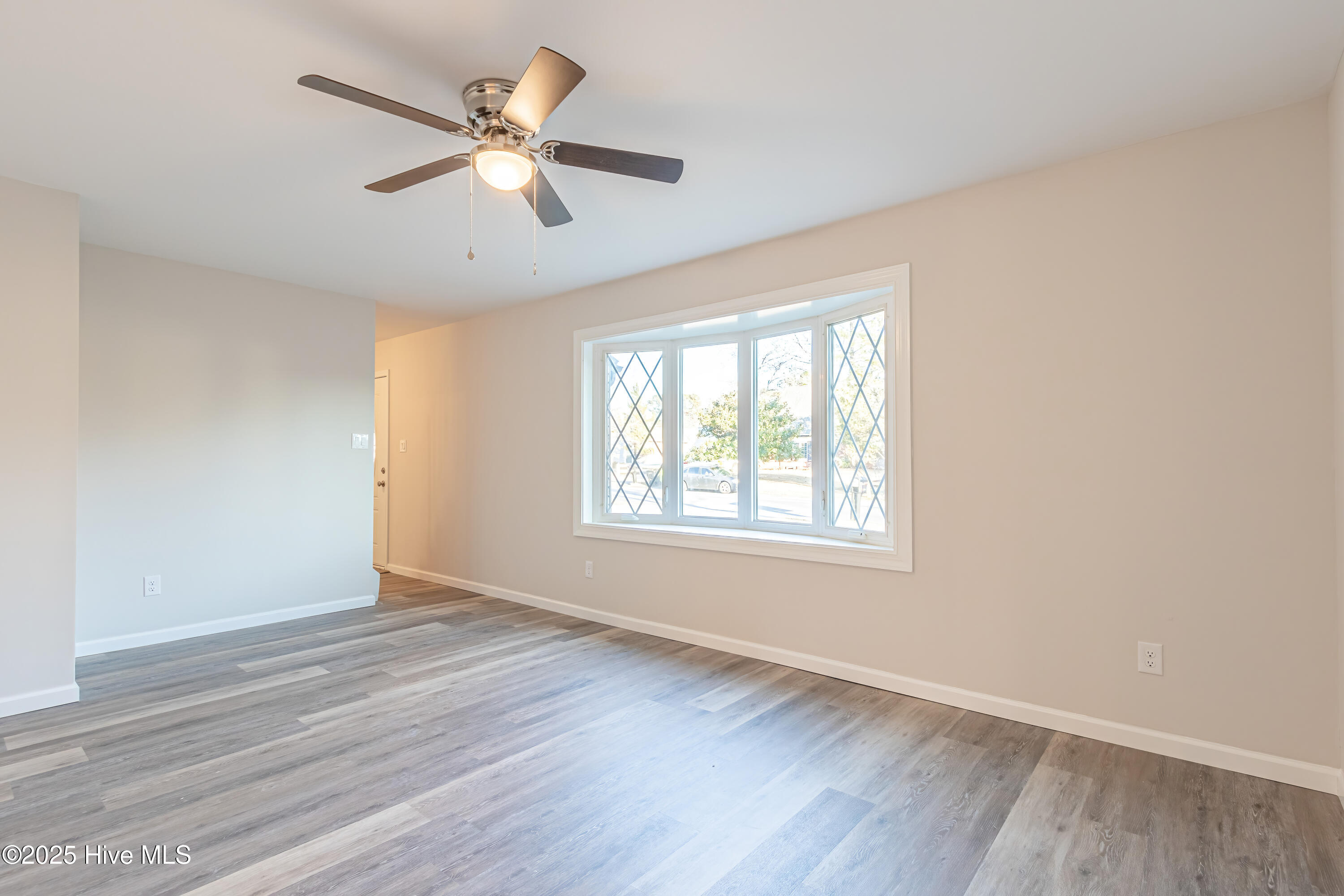 138 Balsam Road Jacksonville, NC 28546 - Photo 6 of 62 Living room