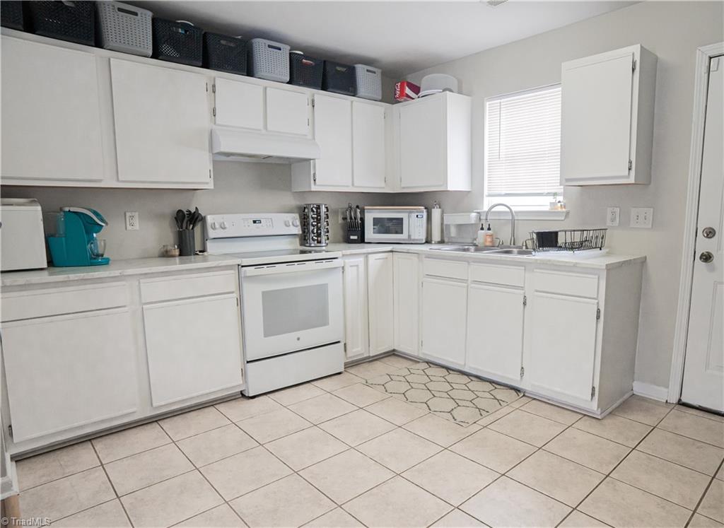 3210 Spring Street Greensboro, NC 27405 - Photo 8 of 28