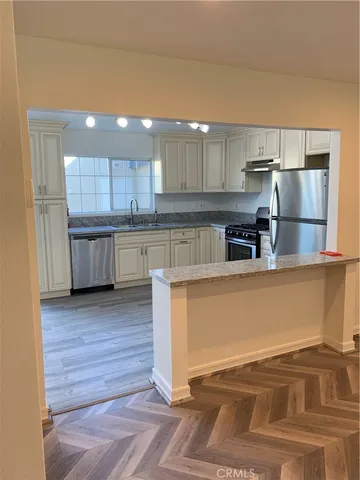 $3,390 | 19234 Hamlin Street, Reseda, CA 91335