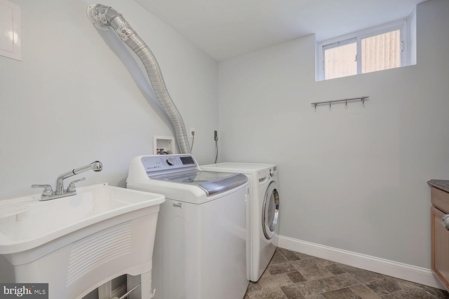 301 Dennis Avenue Silver Spring, MD 20901 - Photo 20 of 24 Laundry room