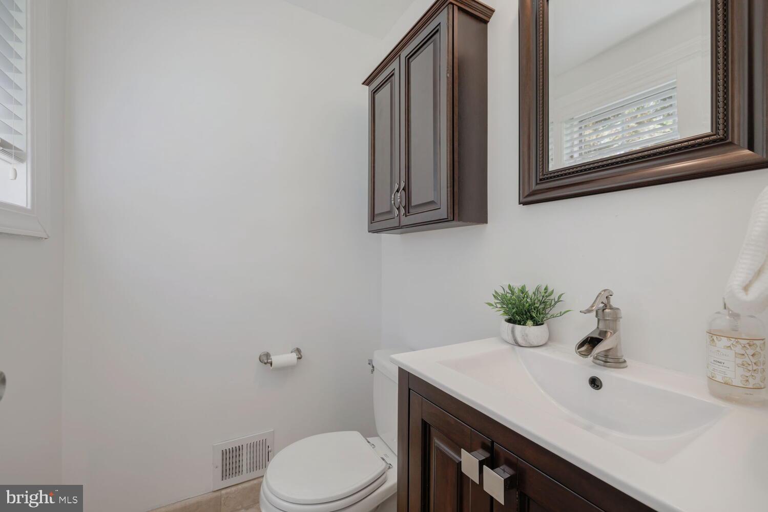 301 Dennis Avenue Silver Spring, MD 20901 - Photo 10 of 24 Powder Room