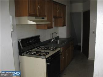 524 Hampden Road Upper Darby, PA 19082 - Photo 4 of 6