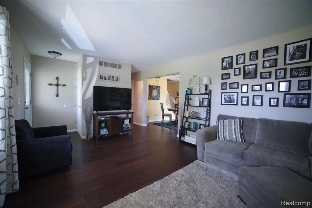 7895 Munsell Road Howell, MI 48843 - Photo 5 of 26