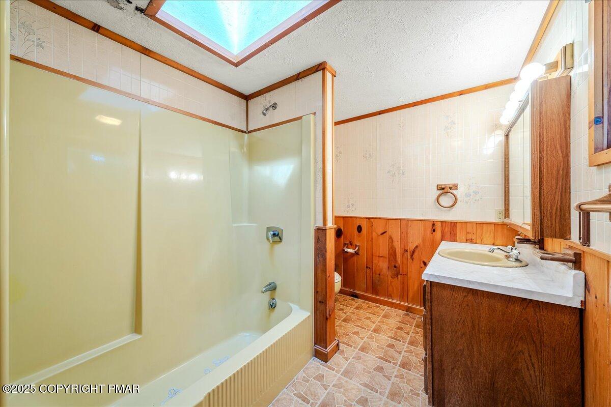 115 Dirk Road Tafton, PA 18464 - Photo 19 of 24 a bathroom with a bathtub and a shower