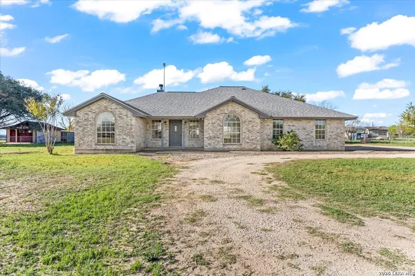 $425,000 | 14890 St Hedwig Road, St. Hedwig, TX 78152