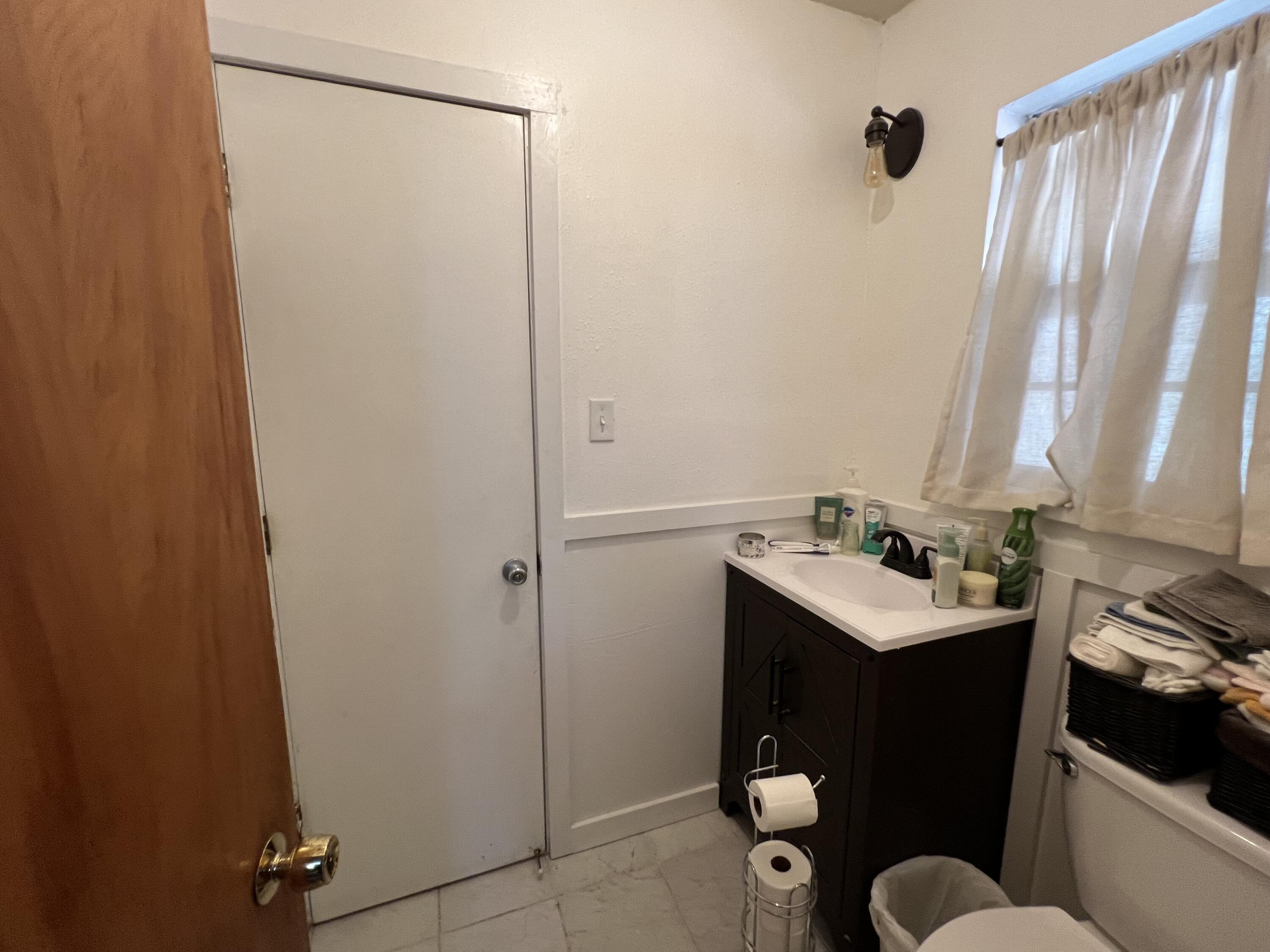3211 Maple Street Crestview, FL 32539 - Photo 16 of 41 a bathroom with a sink toilet and tub