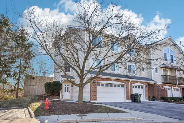 $379,900 | 241 East Parallel Street, Unit 1A, Palatine, IL 60067
