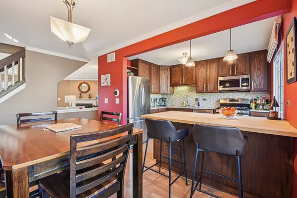 $374,900 | 241 East Parallel Street, Unit 1A, Palatine, IL 60067