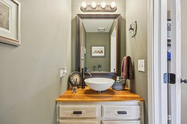 $374,900 | 241 East Parallel Street, Unit 1A, Palatine, IL 60067