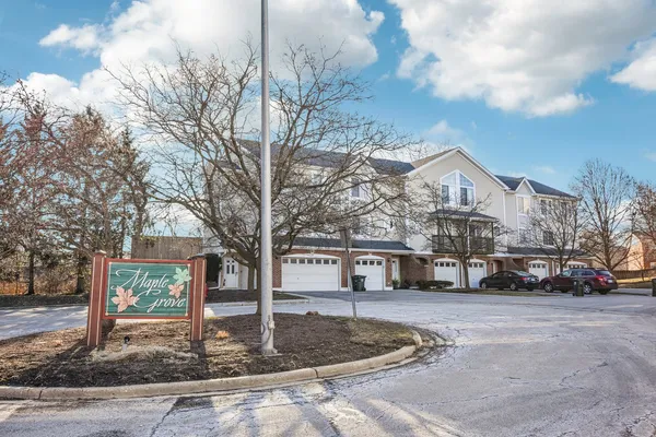 $374,900 | 241 East Parallel Street, Unit 1A, Palatine, IL 60067