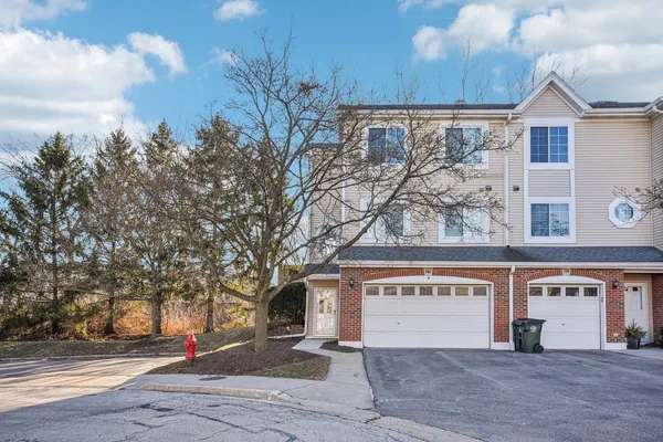 $374,900 | 241 East Parallel Street, Unit 1A, Palatine, IL 60067