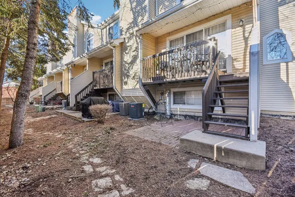 $374,900 | 241 East Parallel Street, Unit 1A, Palatine, IL 60067