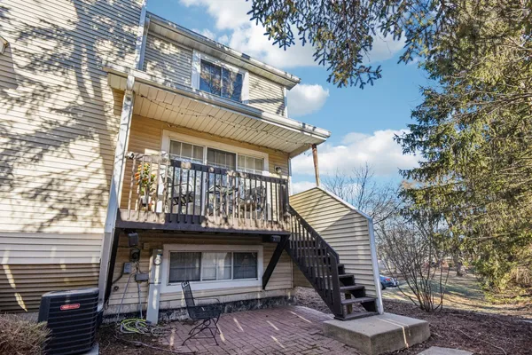 $374,900 | 241 East Parallel Street, Unit 1A, Palatine, IL 60067