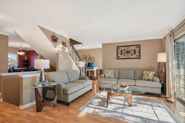 $374,900 | 241 East Parallel Street, Unit 1A, Palatine, IL 60067