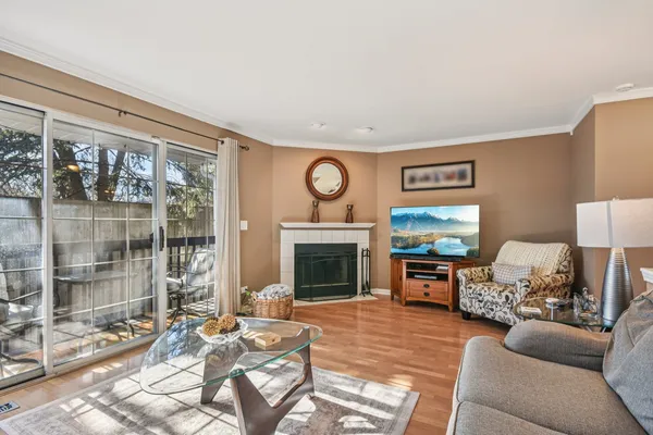 $374,900 | 241 East Parallel Street, Unit 1A, Palatine, IL 60067