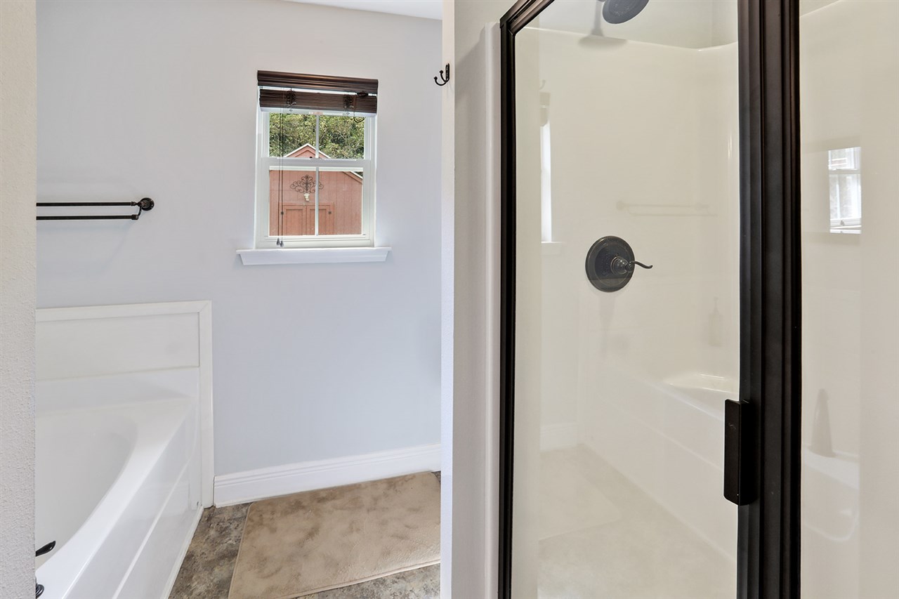 1413 Thames Drive Foley, AL 36535 - Photo 8 of 16 Master Bath
